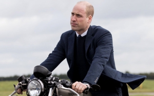 Принц Уильям прокатился по Лондону на мотоцикле